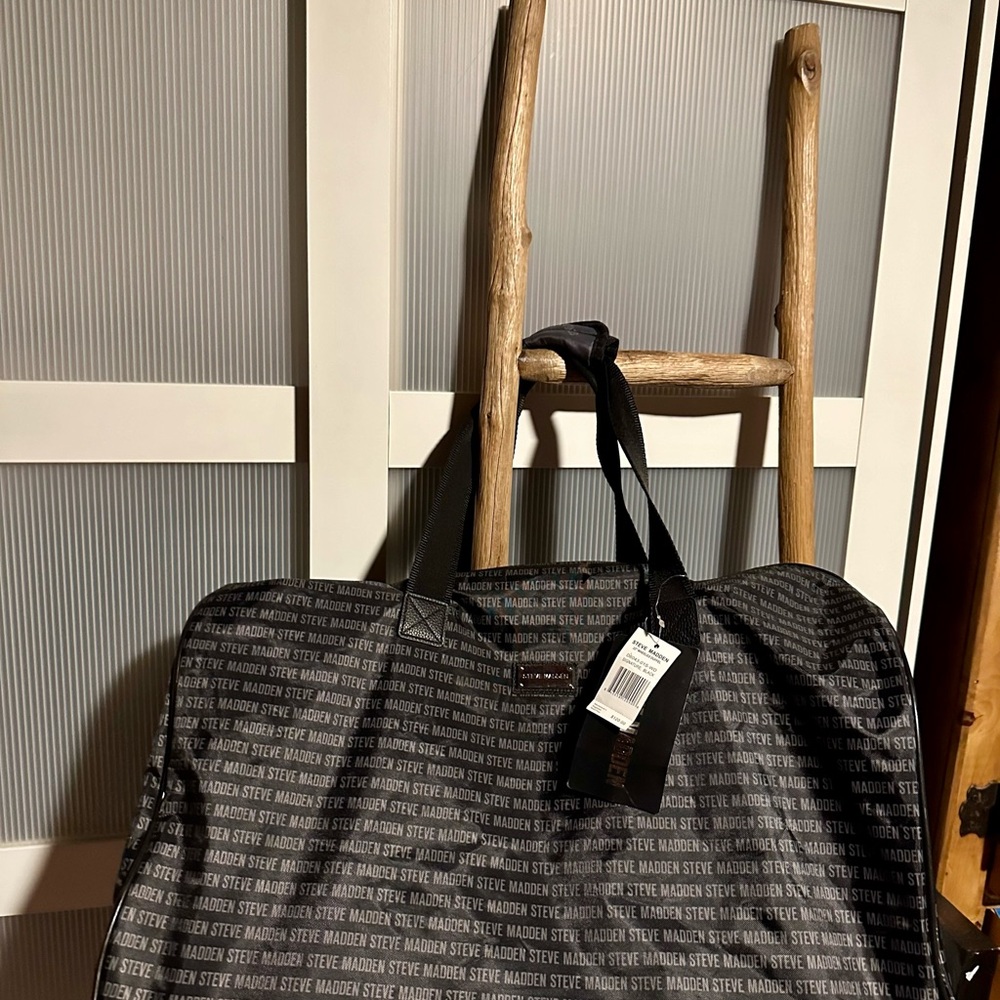 Steve Madden carry all bag with rollers NWT - Picture 2 of 6